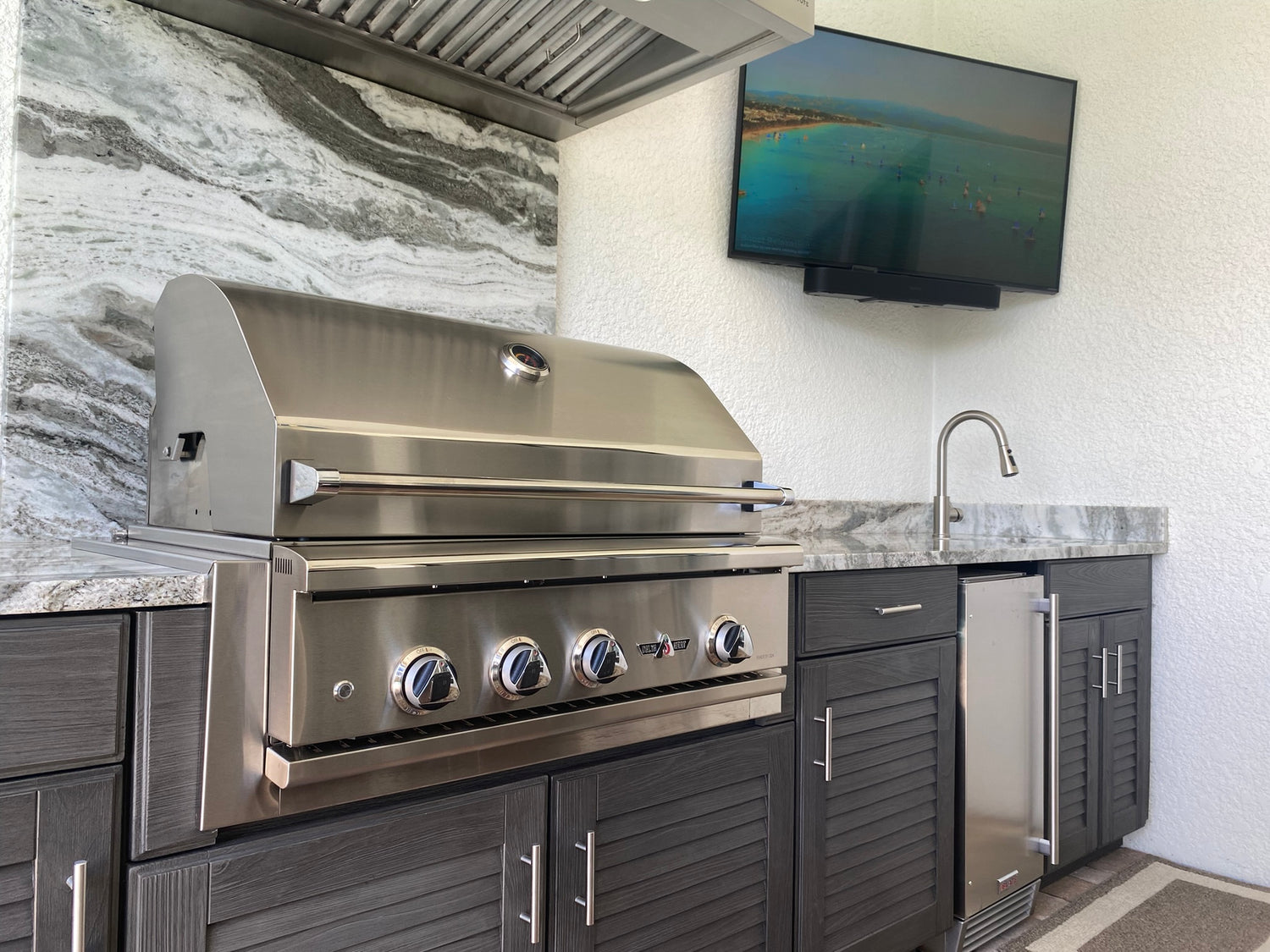 Custom Outdoor Kitchens in Venice, Nokomis, Osprey, Sarasota, North Port & Englewood.