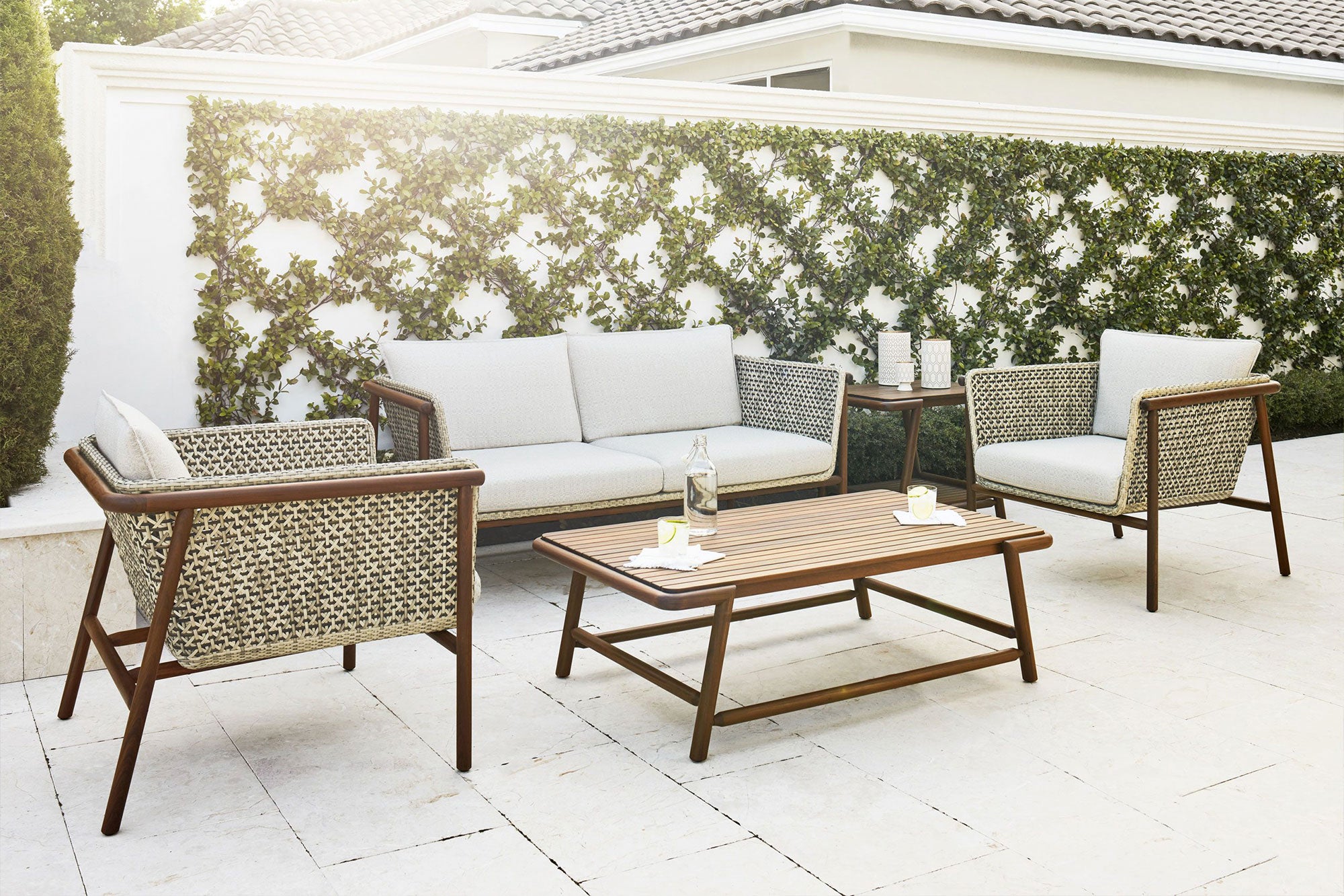 The Best Outdoor Patio Furniture in Venice, North Port, Englewood, Sarasota, Port Charlotte, Punta Gorda, Osprey, and Nokomis. - Indigo Pool Patio BBQ